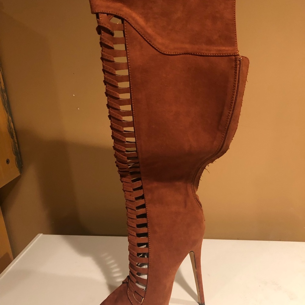 Knee-high boots - Picture 6 of 8